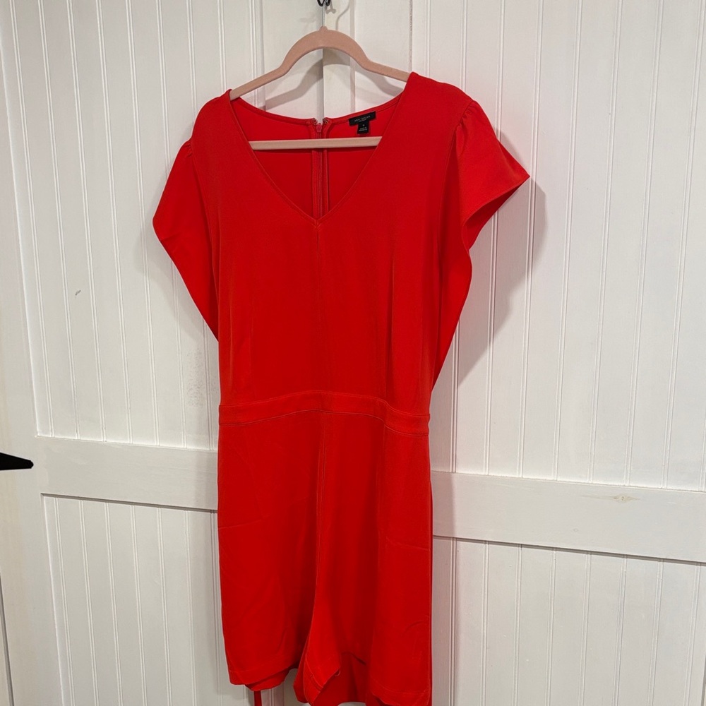 Ann Taylor 1 peice Elegant orange V-Neck, tie waist dressy shorts romper size 16